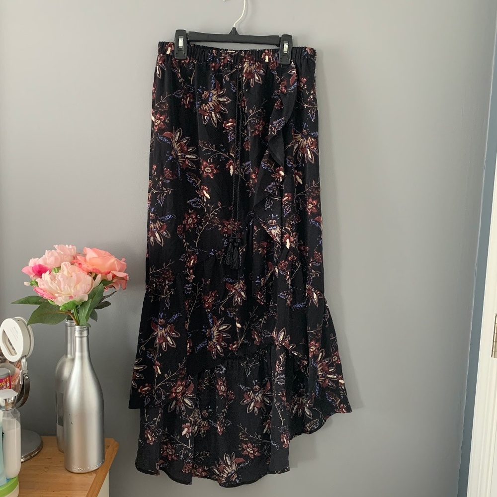 Forever 21 Size M Black Long Ruffle Slit Skirt